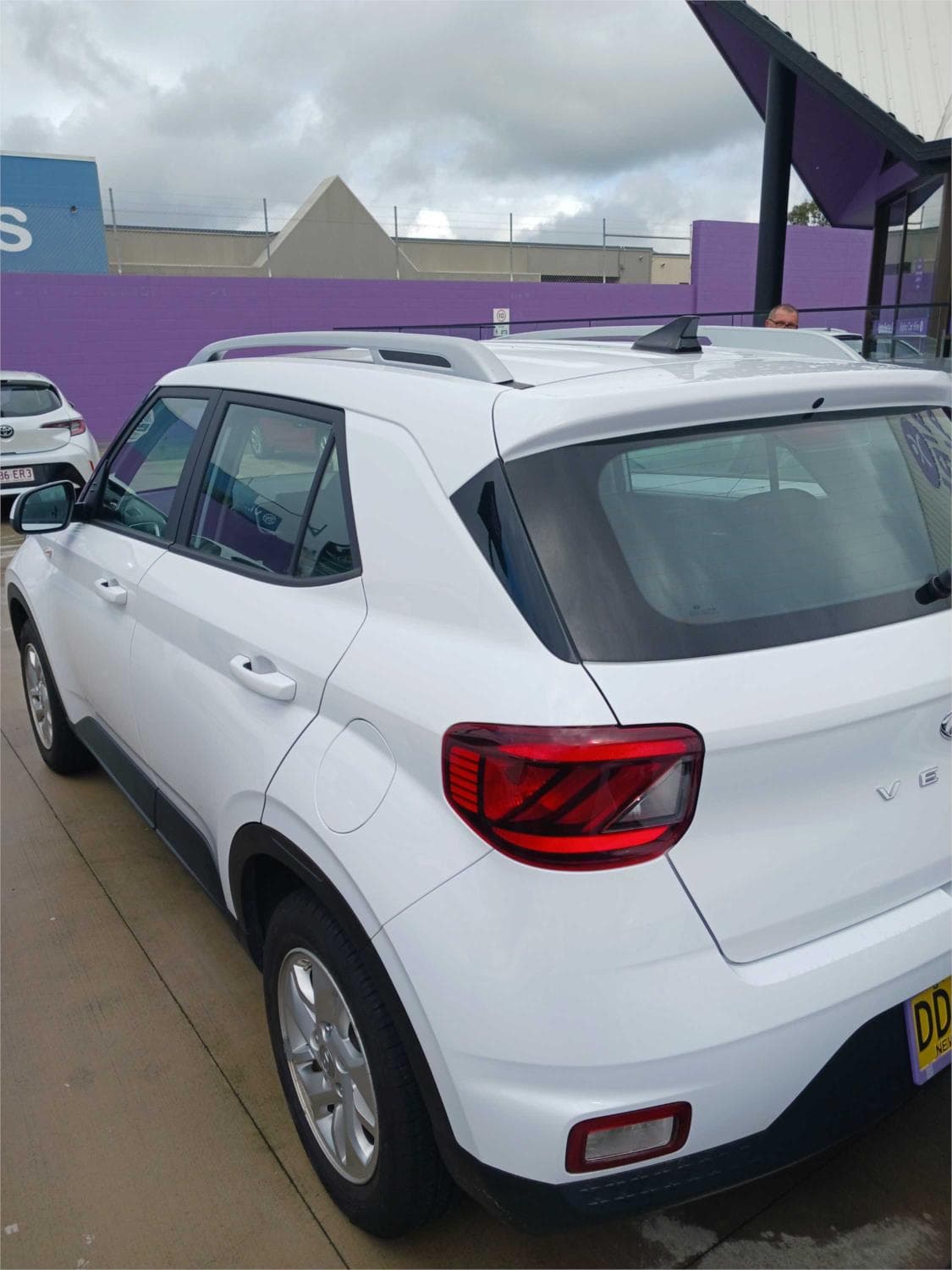 Hyundai Venue, stock 1325, view 2