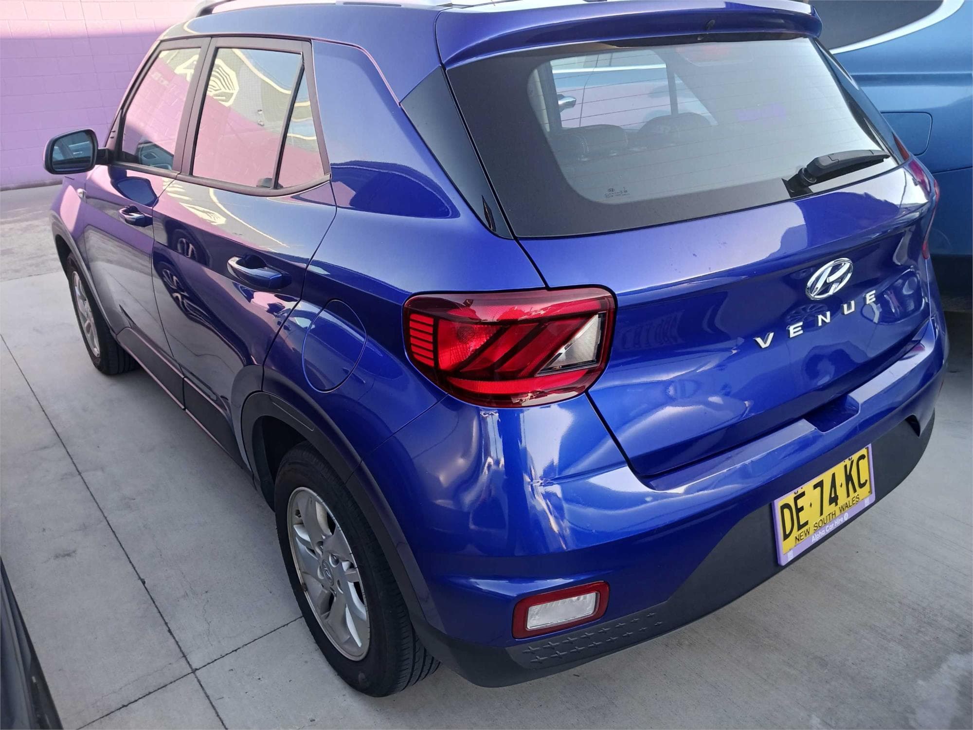 Hyundai Venue, stock 1327, view 2