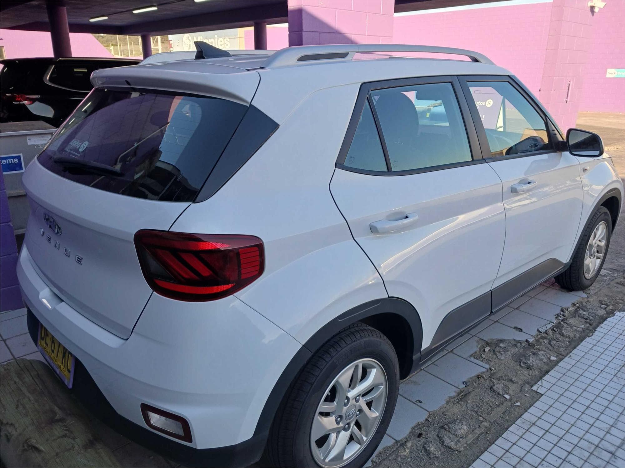 Hyundai Venue, stock 1332, view 2
