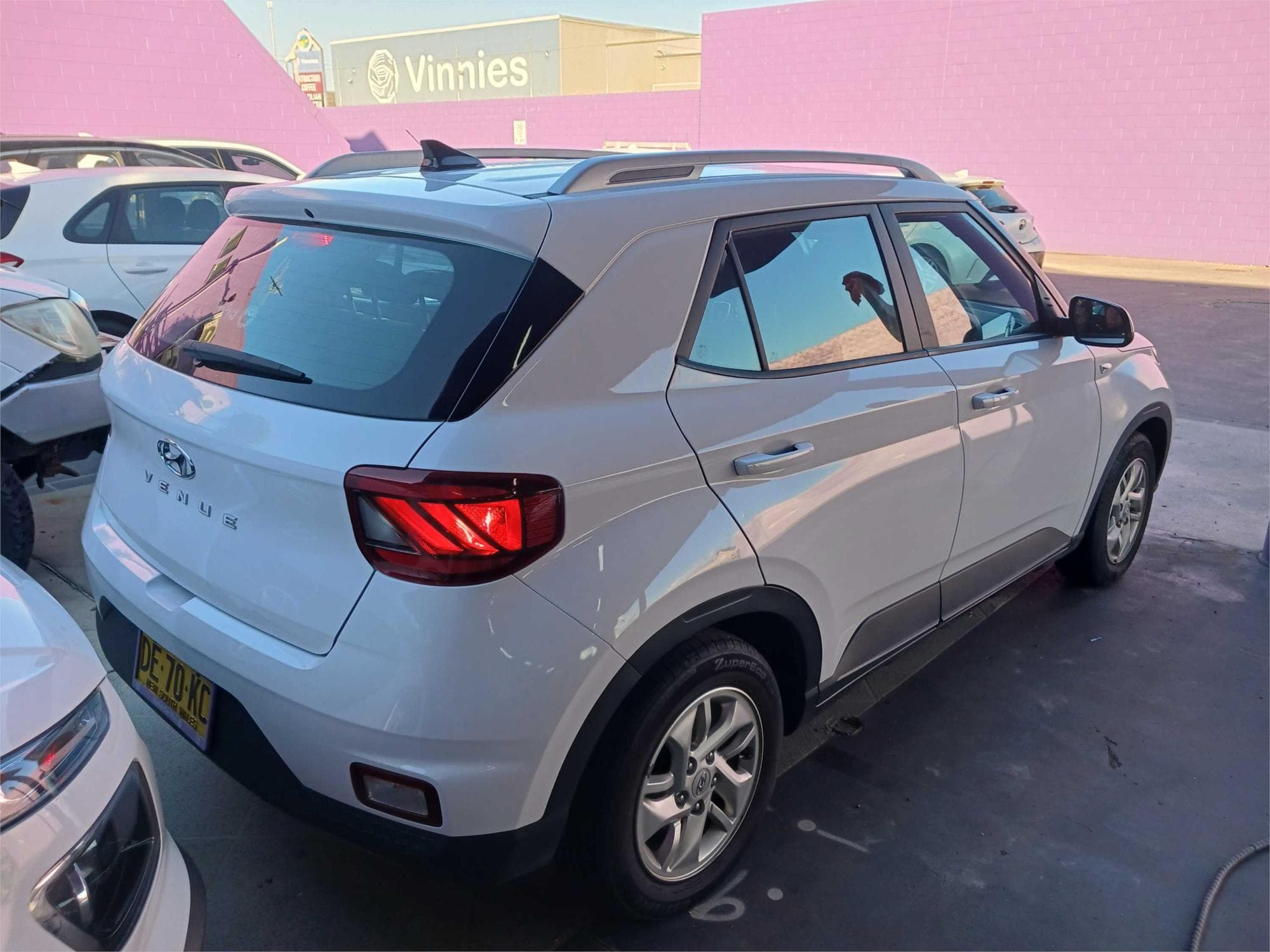 Hyundai Venue, stock 1333, view 2