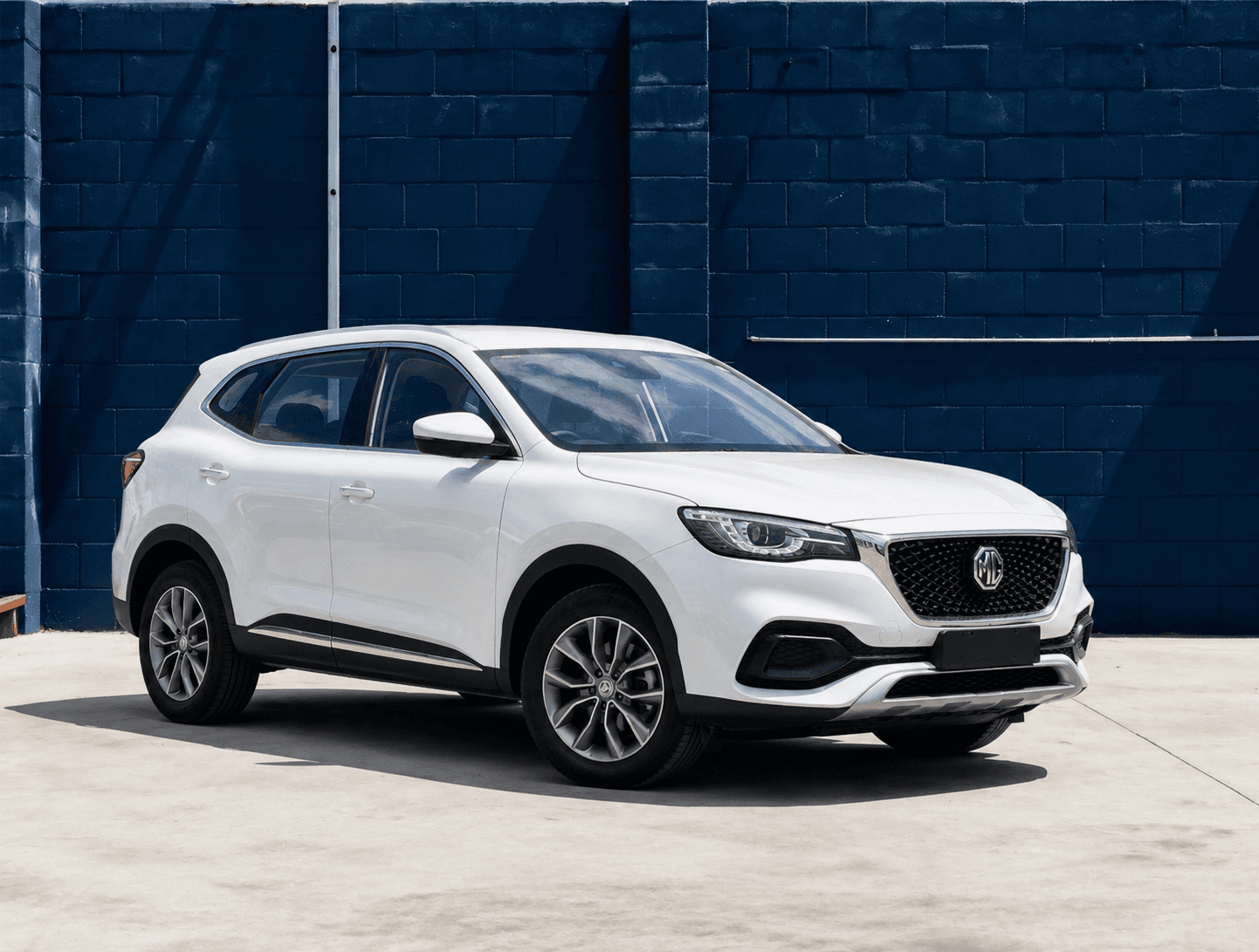 2021 MG HS Core in White, front three-quarter view