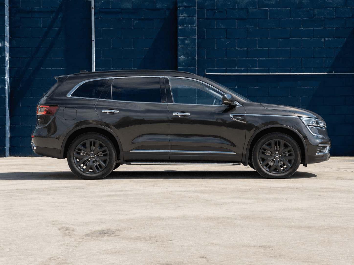 2022 Renault Koleos in Grey, side profile