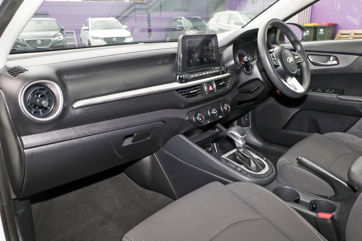 Kia Cerato S 10 large 319073bd74e8044b8221416827b963e5