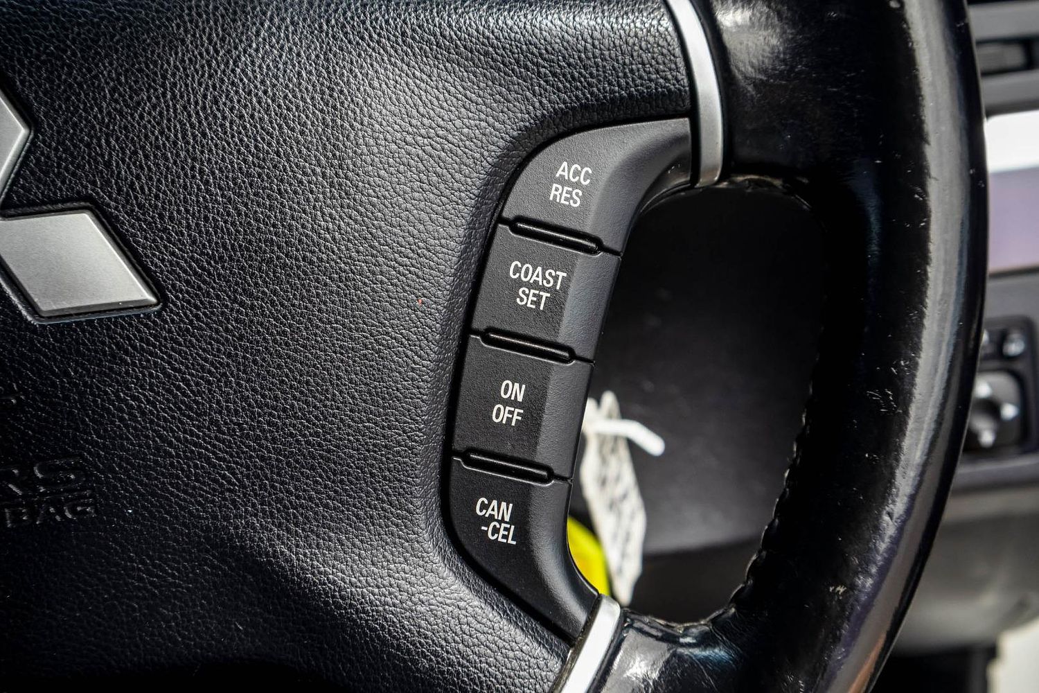 Mitsubishi Pajero Platinum 24 large 4a346a19087bb6d8d9b9f4e005b9baaa