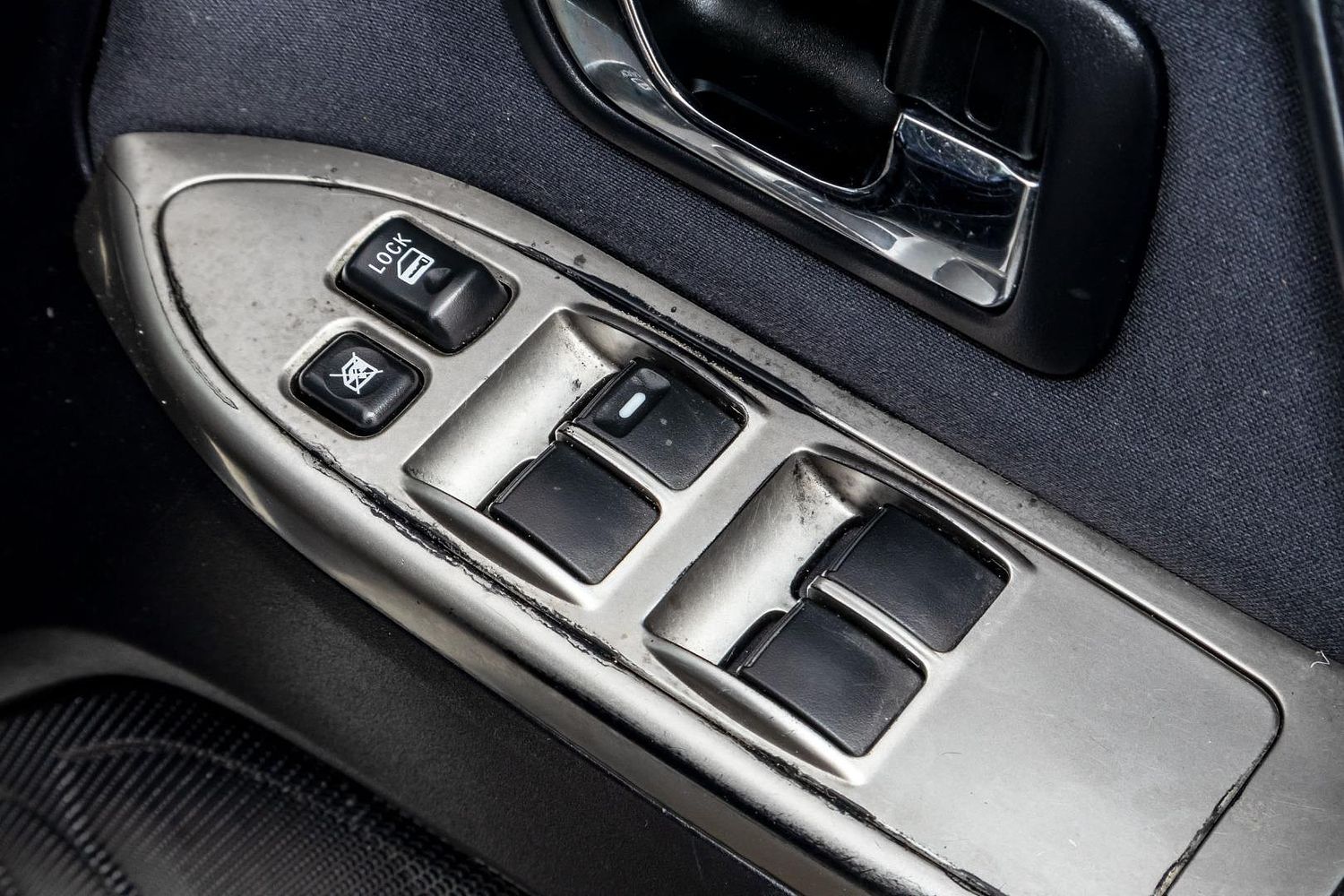 Mitsubishi Pajero Platinum 16 large 65d474e30369c128903f86edc2c5eab6