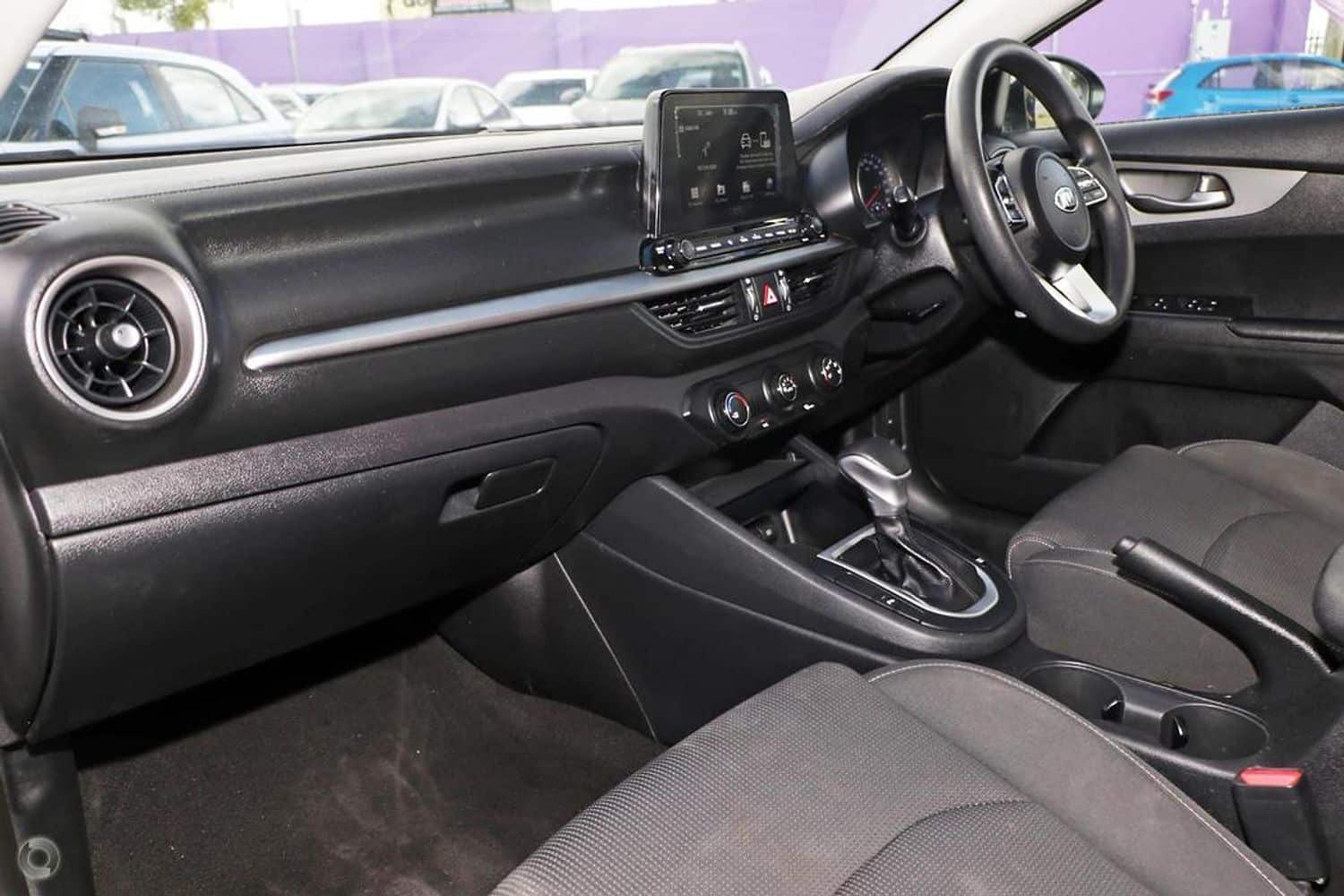 Kia Cerato S 13 large 965ab72f67f2fb3b682f37bf5600b2d8