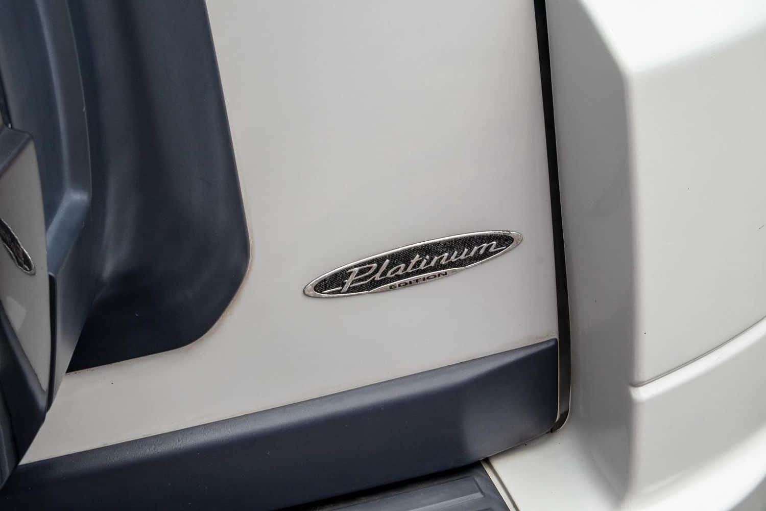 Mitsubishi Pajero Platinum 28 large a65edca1ede65c14bc43f54b2432ac55