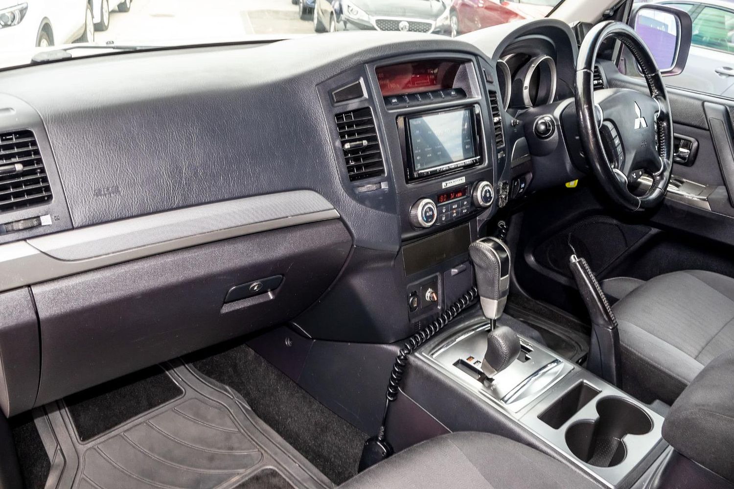 Mitsubishi Pajero Platinum 14 large e0ad5bcbd923b825d80de2d85a6047d4