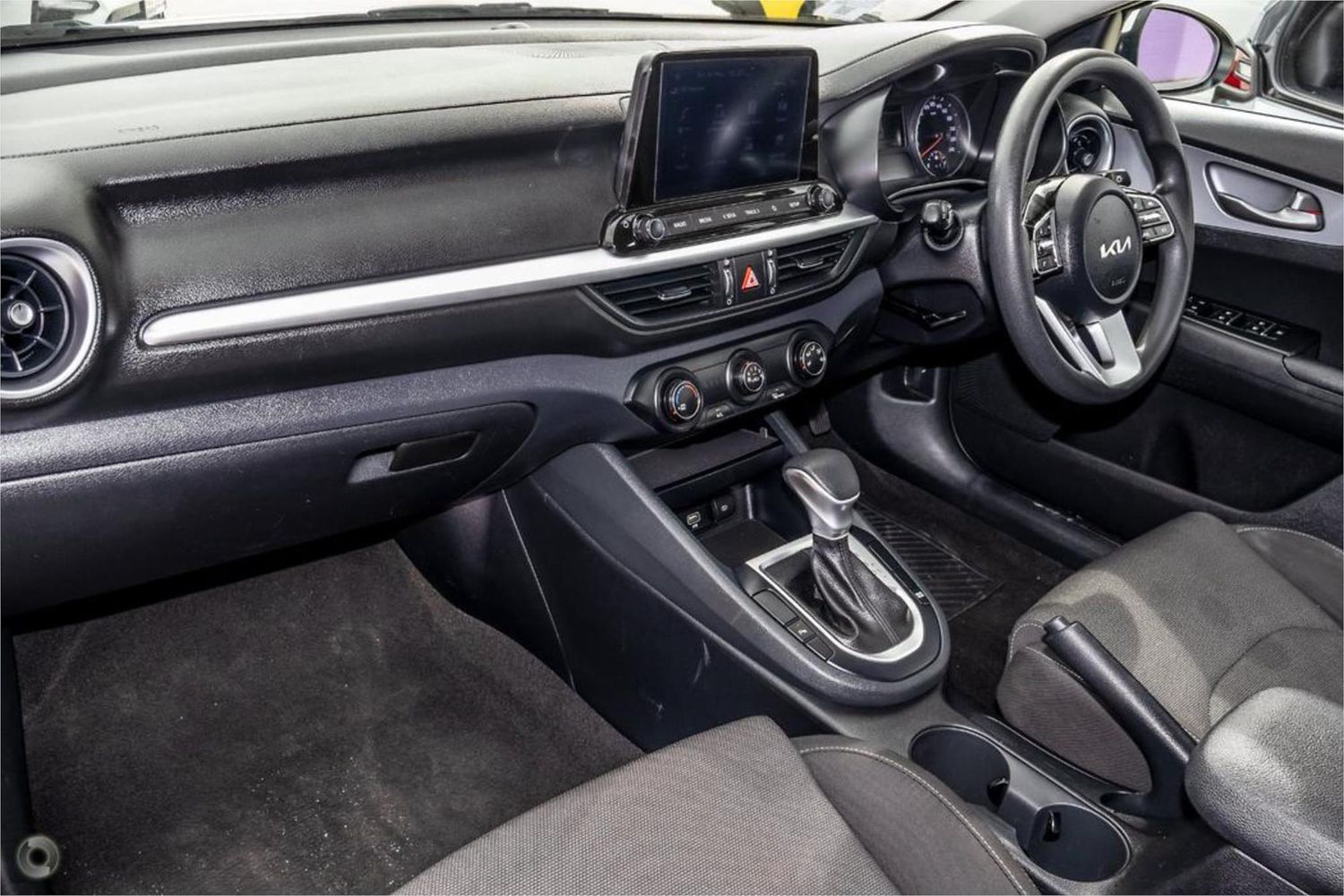 Kia Cerato S 45 large 227bf18d8db172f229f4d68455916d01