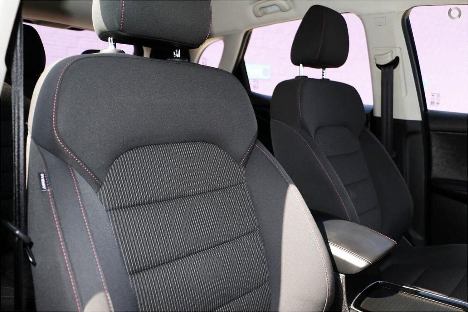 MG HS Core 22 large 8bfa72b8b5c3a1465de46aaaf305fe68