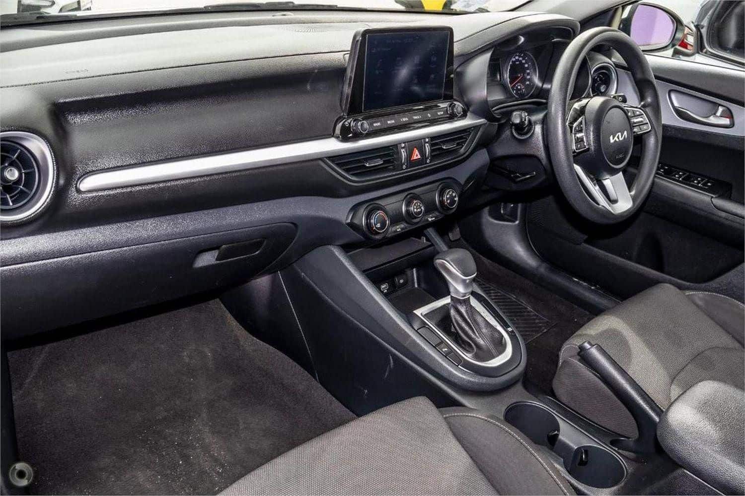 Kia Cerato S 23 large dc06836c0d3e8daefbbd7cd6a2c1d15c