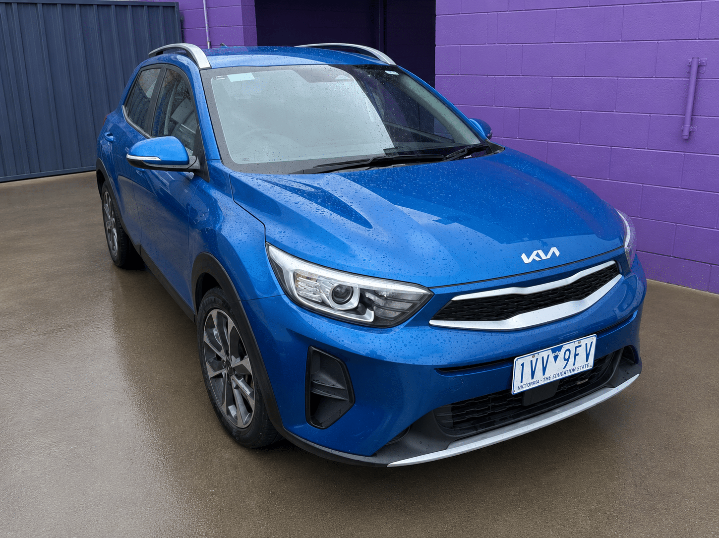 Blue Kia Stonic 1vv 9fw