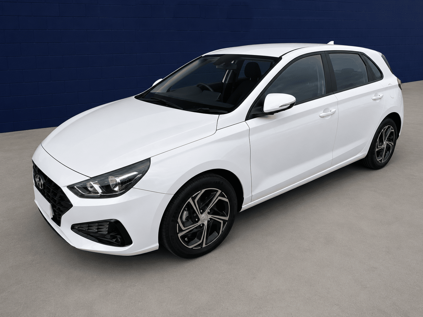 white hyundai i30 vehicle