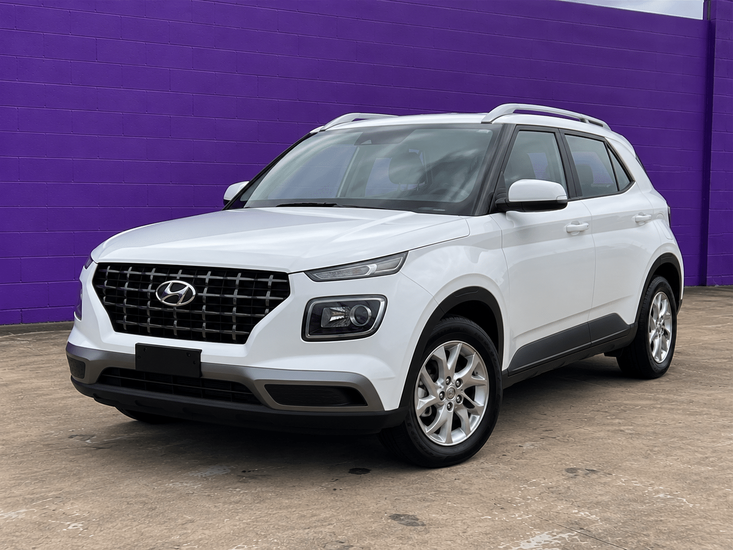 White Hyundai Venure Front 1278